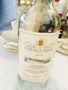 Toller Wein - Bianco di Custoza - Abendessen mit Candice Cooper Schuhe